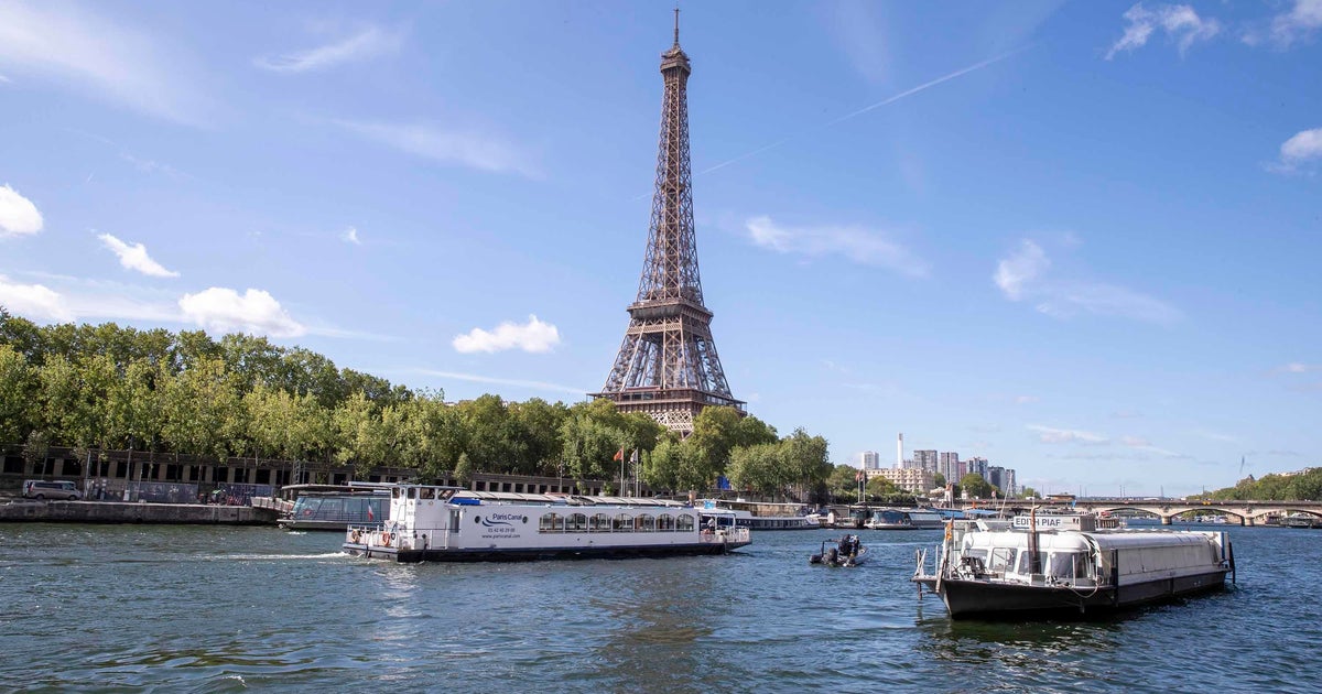 Bomb alert triggers evacuation at Eiffel Tower