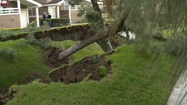 la-habra-sinkhole.png 