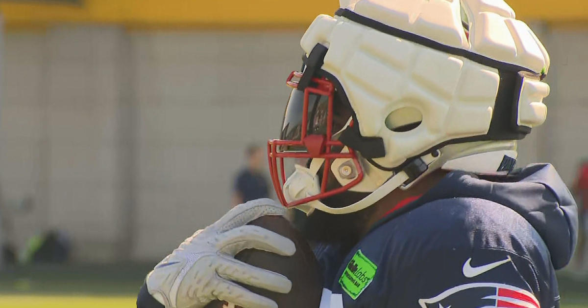 Ezekiel Elliott shows off new Patriots jersey on Instagram - CBS Boston