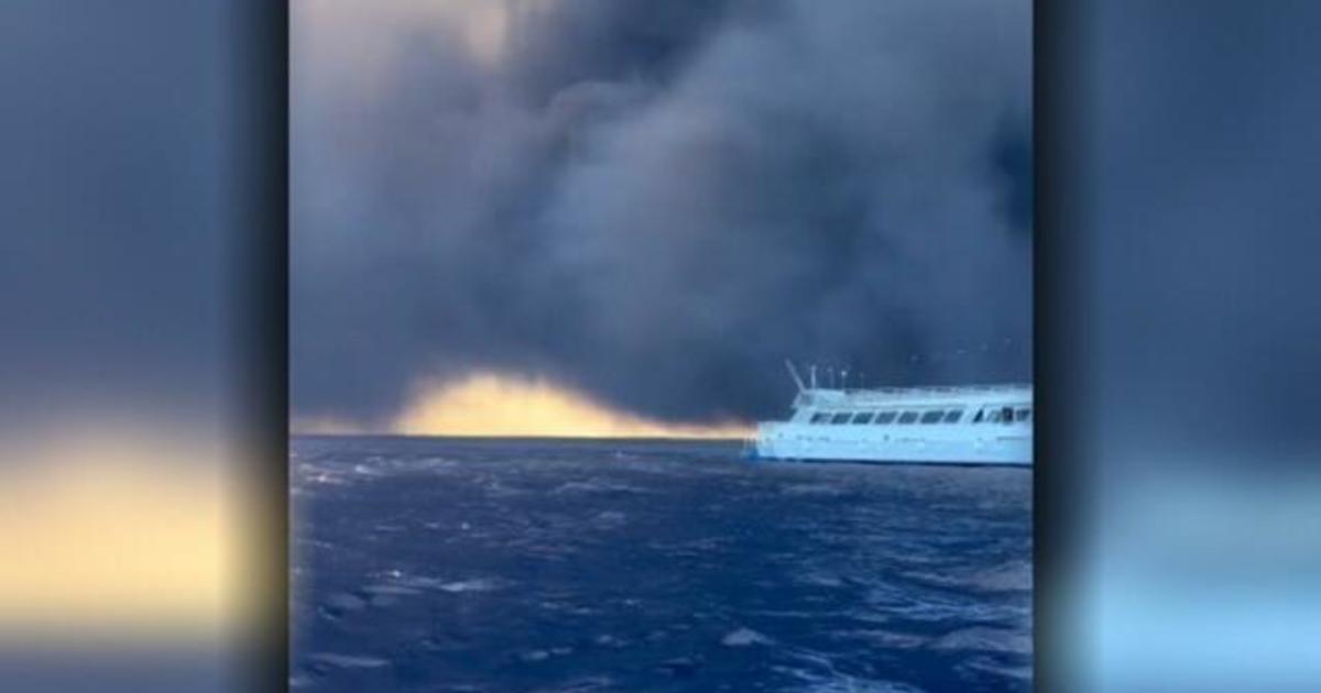 Капитанът на лодка разказва за мъчителни спасявания на деца, скочили в океана, за да избягат от горските пожари в Мауи