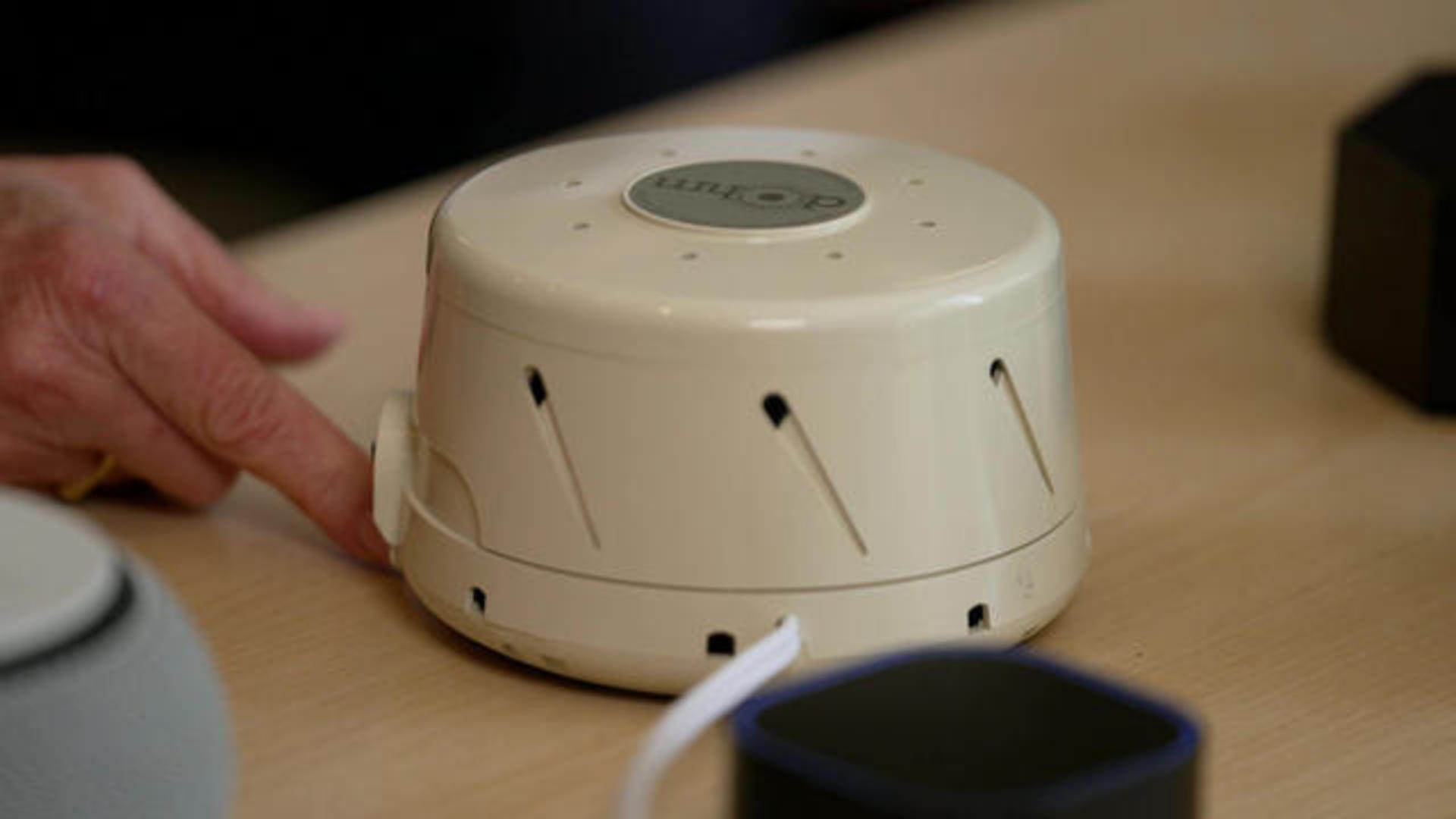 How effective are white noise machines? - CBS News