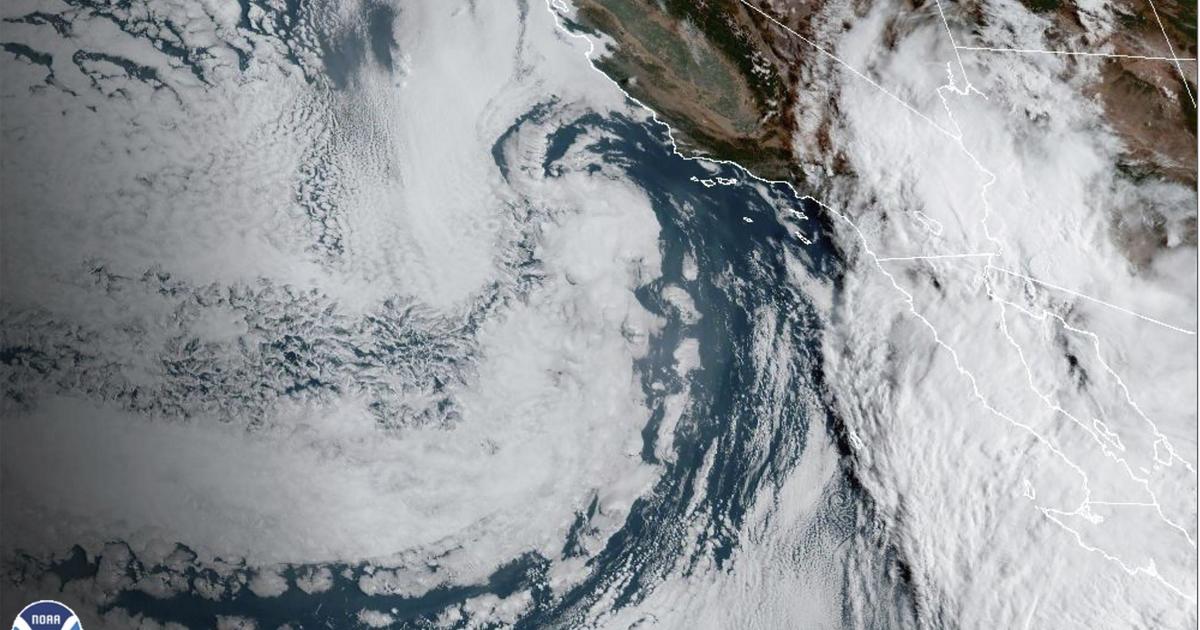 Tropische storm Hillary treft Zuid-Californië in zuidwestelijke richting