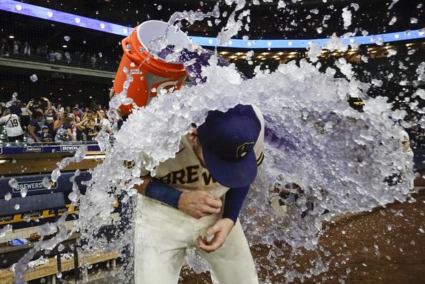 Twins Brewers Baseball 