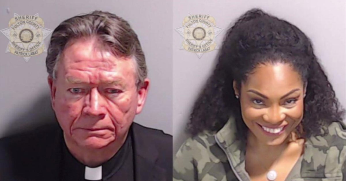 Chicago publicist Orland Park pastor surrender in Trump election meddling case in Georgia