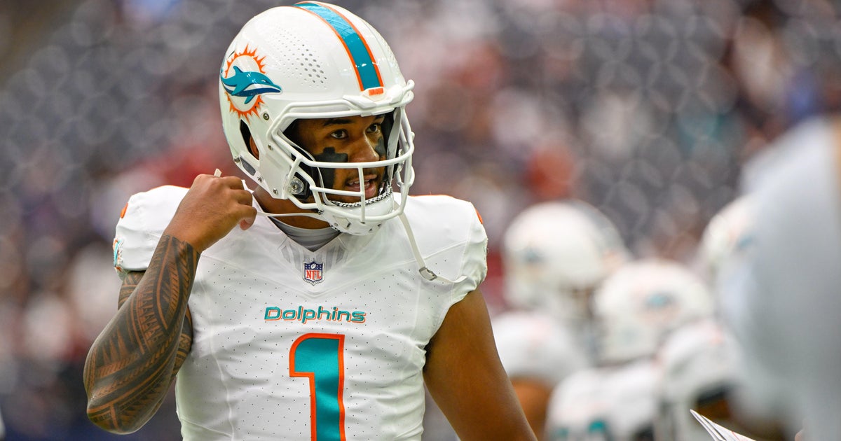 Josh Allen throws 4 TD passes, runs for score, Bills rout division rival Dolphins 48-20 Josh Allen throws 4 TD passes, runs for score, Bills rout division rival Dolphins 48-20