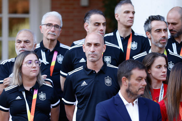 Pedro Sanchez receives to the Spain Women Team as World Cup Champions 