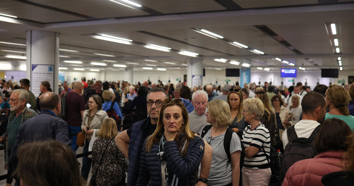 Лондон — Хиляди пътници се сблъскаха със закъснения на полети в