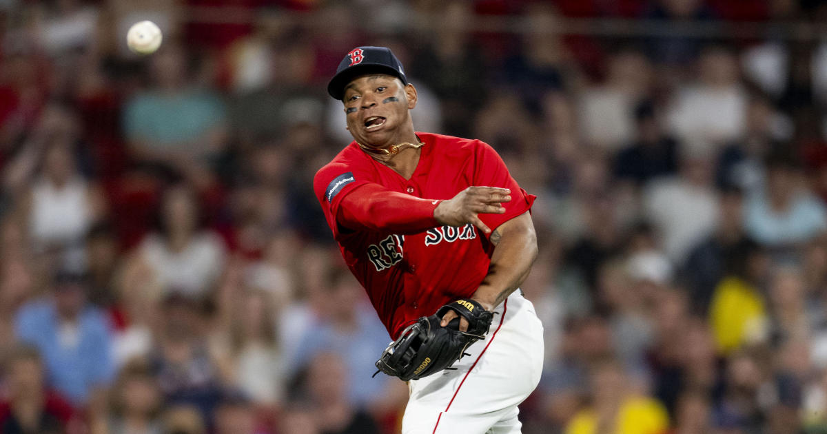 Rafael Devers was a defensive nightmare, and the sloppy Red Sox lost again  - The Boston Globe