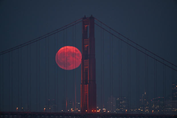 Super moon rises over Golden in San Francisco 