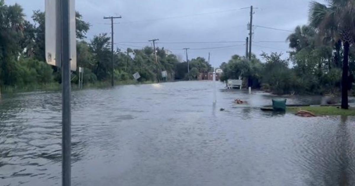 Tropical Storm Idalia drenches the Carolinas, prompting flood warnings ...