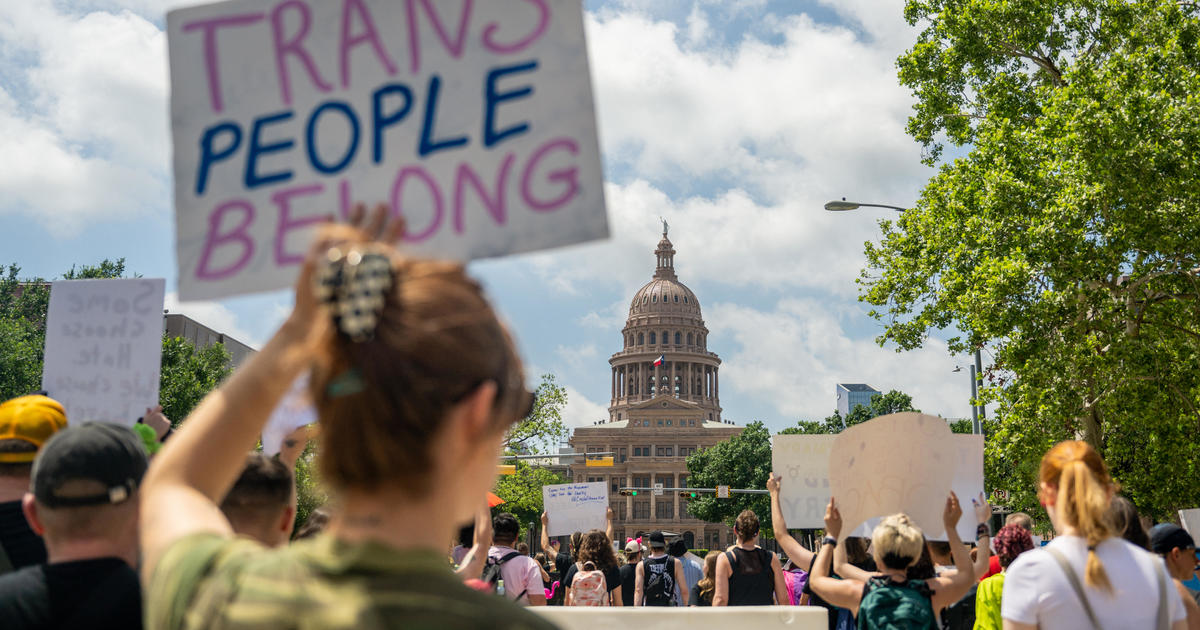 Върховният съд на Тексас отхвърли опита да се спре законът, забраняващ грижите, потвърждаващи пола, за повечето непълнолетни