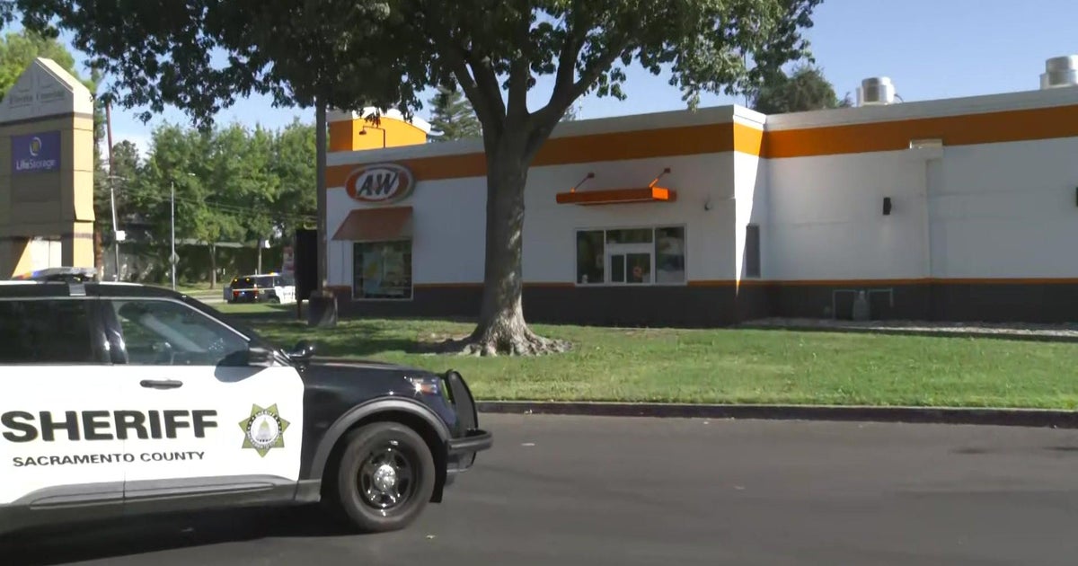 3 employees hurt after robbery ends in shooting inside Antelope-area KFC restaurant