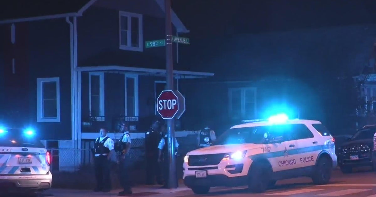 CPD officers fire shots at female suspect on Far South Side - CBS Chicago