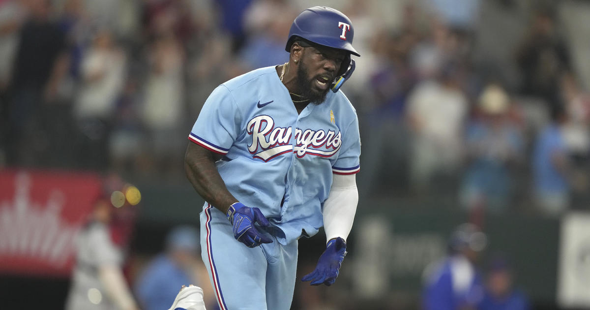 Rangers rally past Twins 4-3