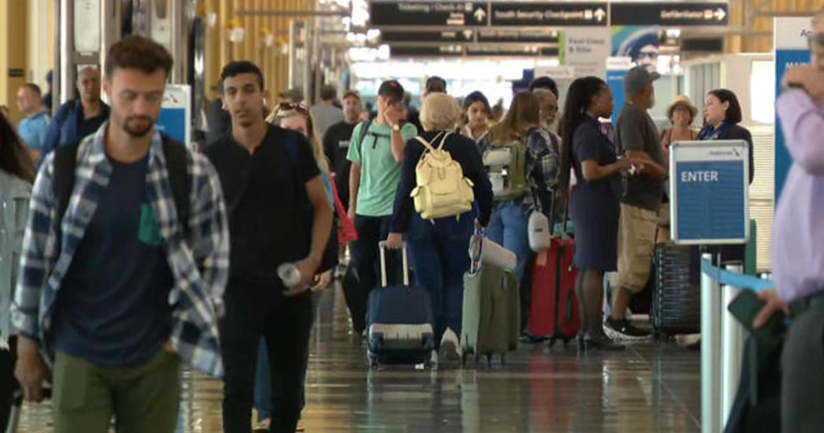 Best time to book holiday travel is mid-October, expert says: "It's the sweet spot"