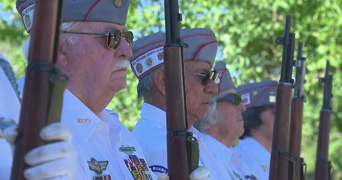 Denver Broncos honor local military, Article