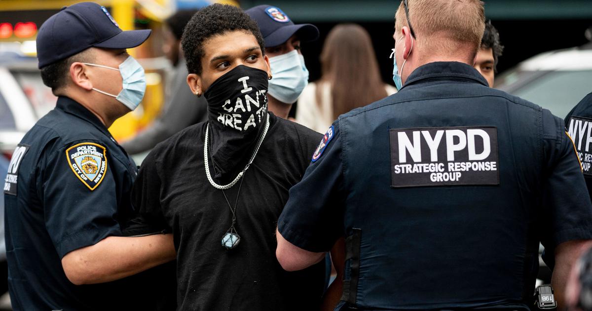 Полицията в Ню Йорк се съгласява да промени тактиката на протеста в уреждането на отговора през 2020 г.