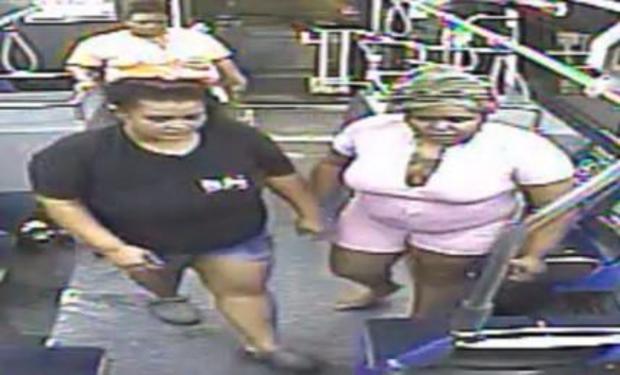 suspects-in-storng-armed-robbery-on-cta.jpg 