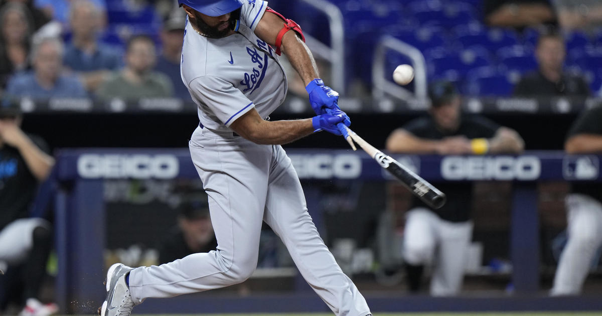 Dodgers rout Marlins 10- to avoid sweep