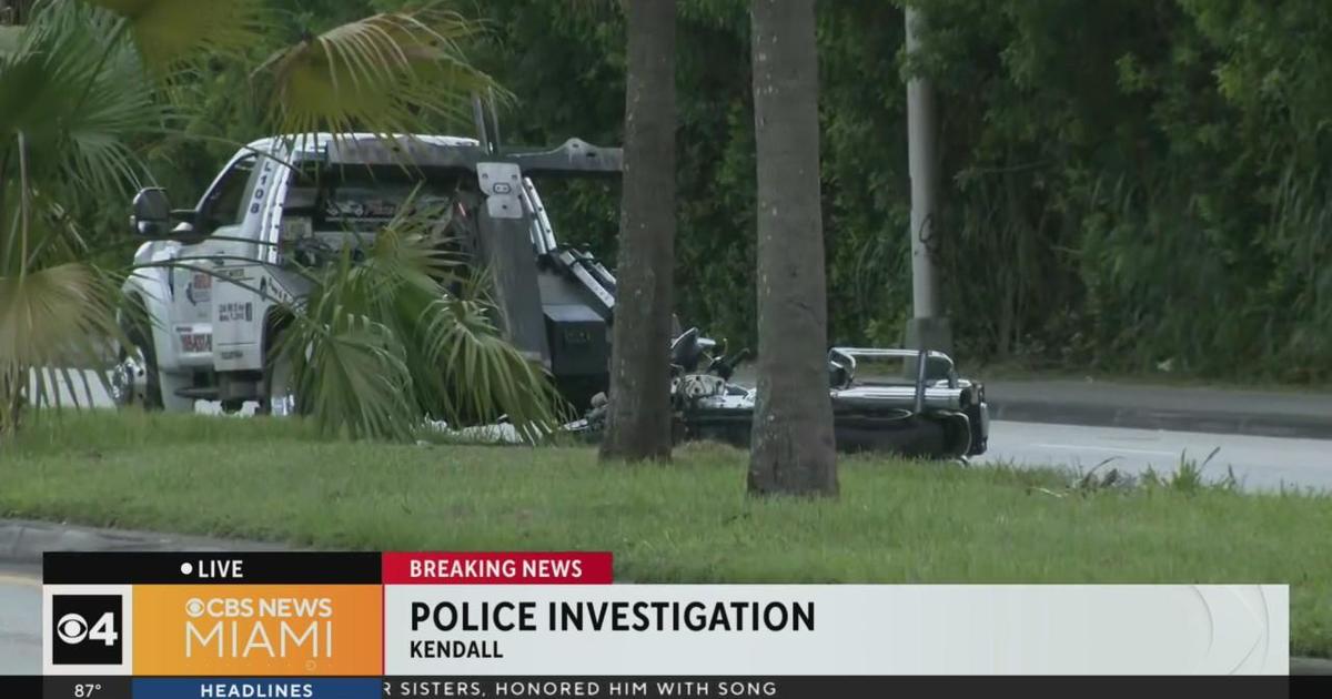 Miami Police officer hospitalized following crash in Kendall - CBS Miami