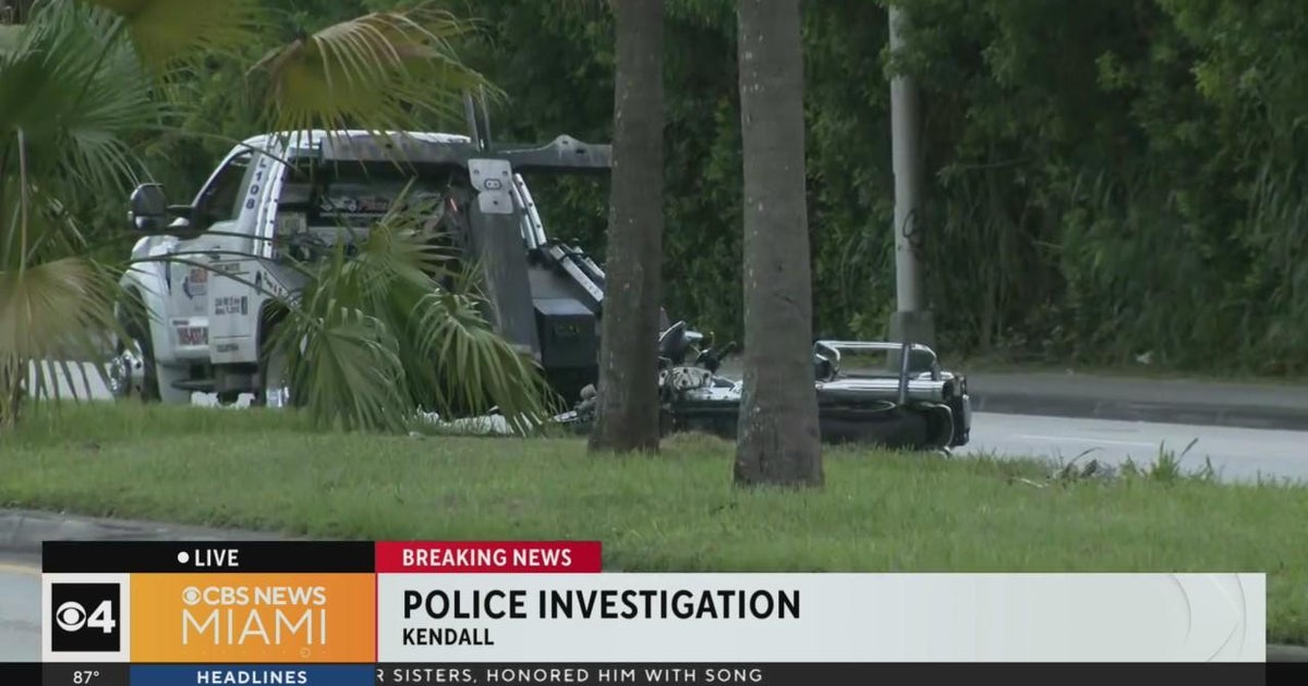 Miami Police officer hospitalized following crash in Kendall - CBS Miami