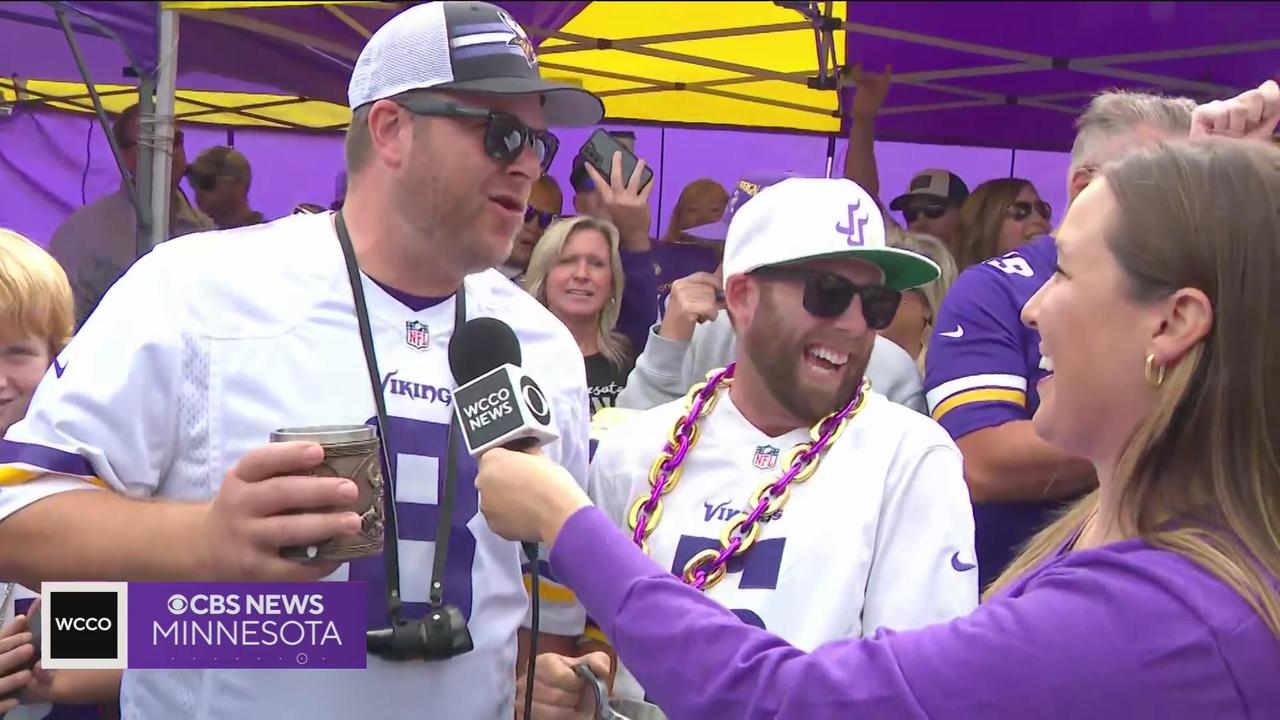 Vikings fans show up and show out at U.S. Bank Stadium - CBS Minnesota