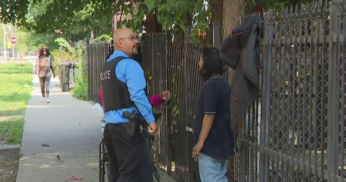 Four CPD officers hospitalized after two incidents on West Side - CBS ...