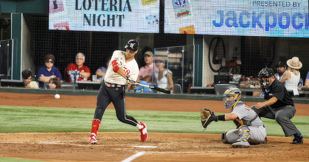 Rangers score go-ahead run on wild pitch to beat A's 3-2; only