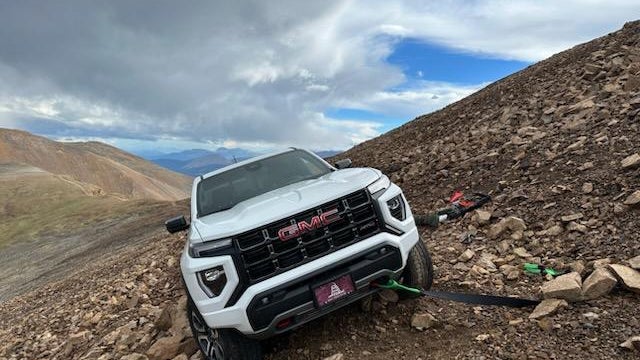 stuck-trucks-in-mountains-3-credit-colorado-4x4-rescue-and-recovery-on-fb.jpg 