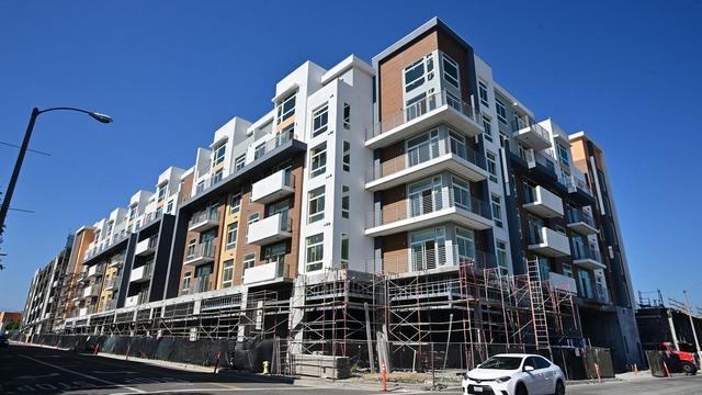 cbsn-fusion-us-apartment-construction-could-hit-50-year-high-but-housing-shortage-continues-thumbnail-2281253-640x360.jpg 