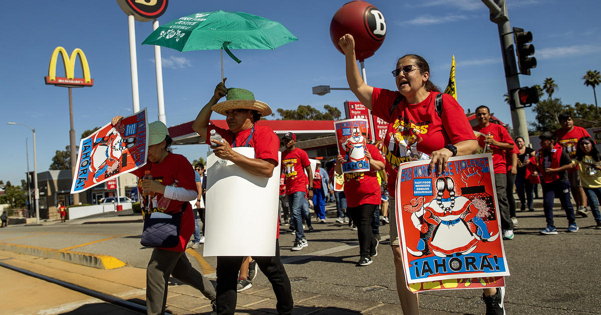 California bill would lift pay for fast-food workers to $20 an hour