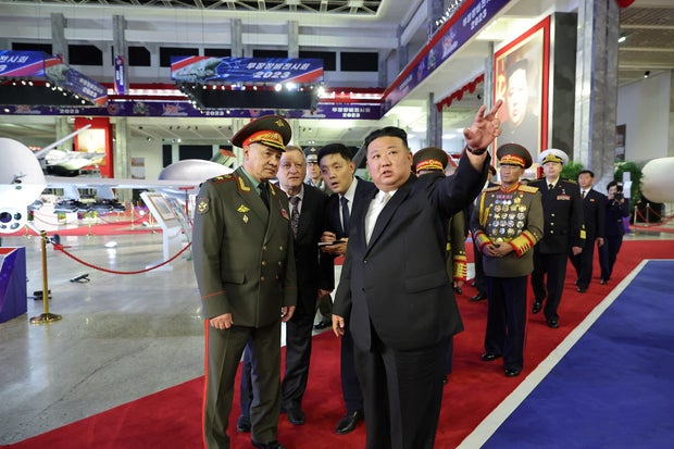 Kim Jong-un reçoit Sergueï Choïgou à Pyongyang
