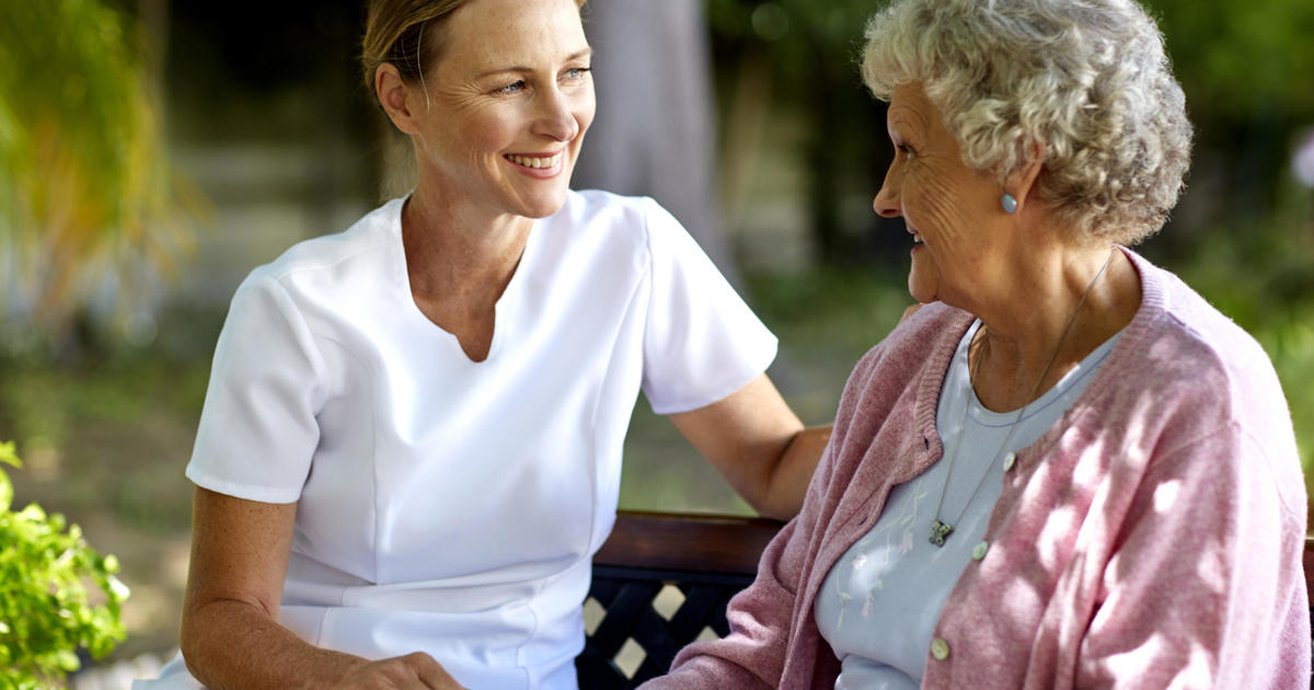 Защо възрастните хора трябва да получат застраховка за дългосрочни грижи сега