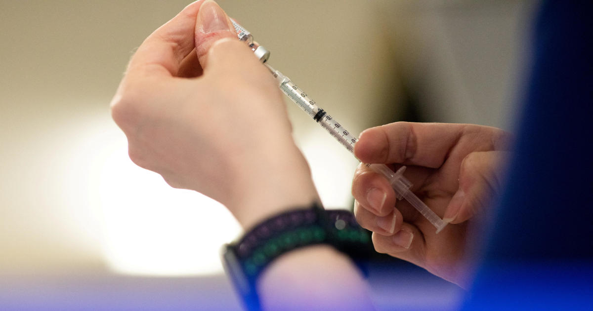 Как да получите новата ваксина срещу COVID безплатно, със или без застраховка
