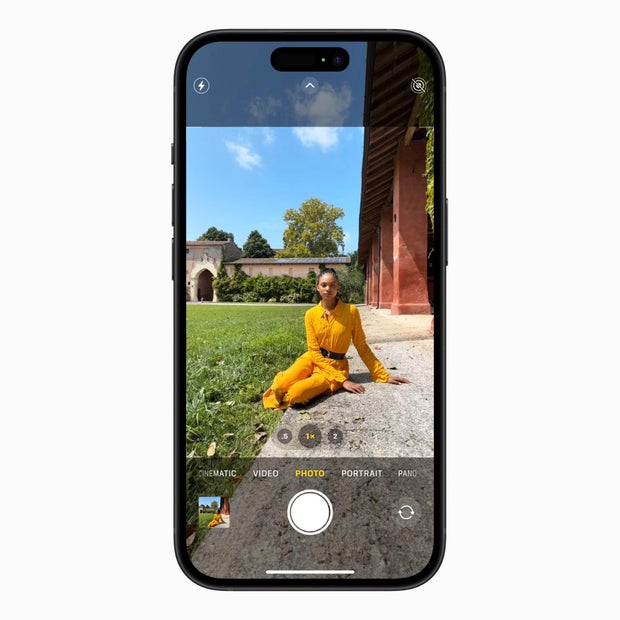 apple-iphone-15-lineup-portrait-mode-demo-230912.jpg