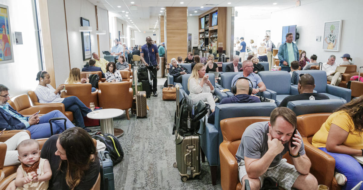 Delta to further limit access to its Sky Club airport lounges in effort to reduce crowds
