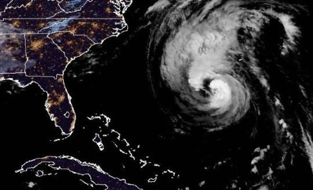 National Hurricane Center on X: 11 am AST: Hurricane #Lee is a large  hurricane and approaching New England and Atlantic Canada. Here are the Key  Messages. Visit  for details.   /