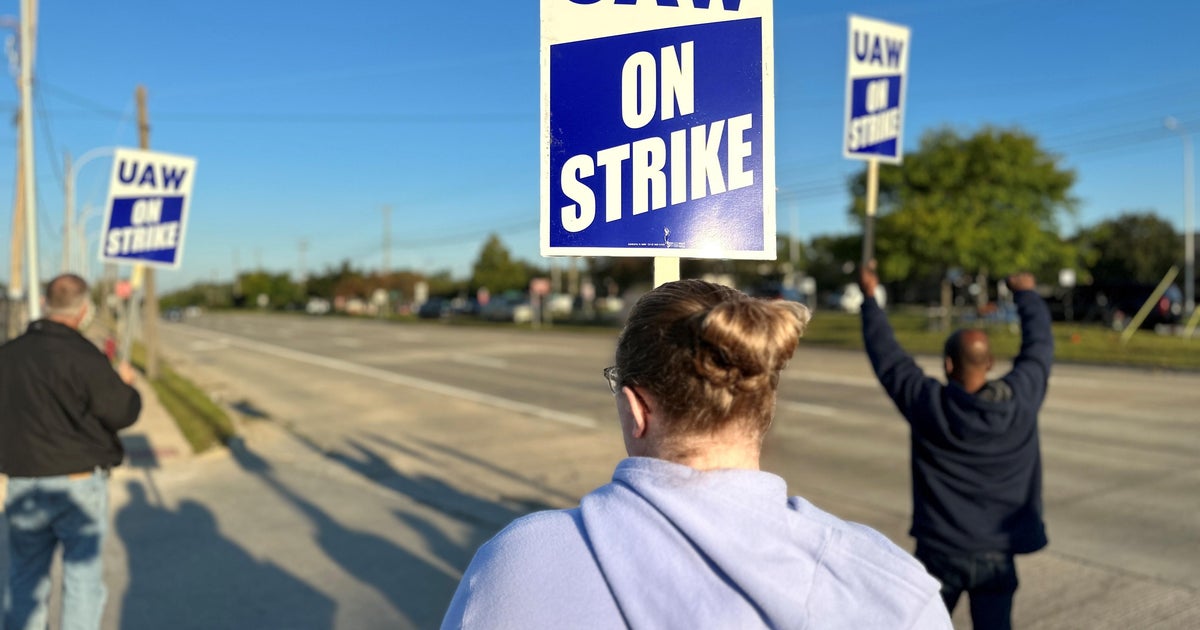 Hear from striking UAW members on the picket line outside Ford Michigan Assembly Plant - Vimarsana News