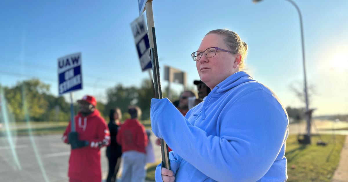 Ford временно уволнява стотици работници в завода в Мичиган, където UAW стачкува