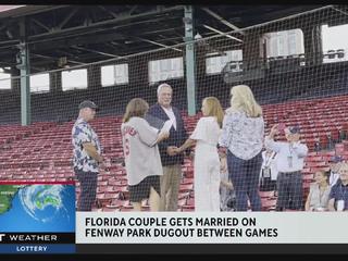 World Series Proposal: Couple Gets Engaged On Yawkey Way - CBS Boston