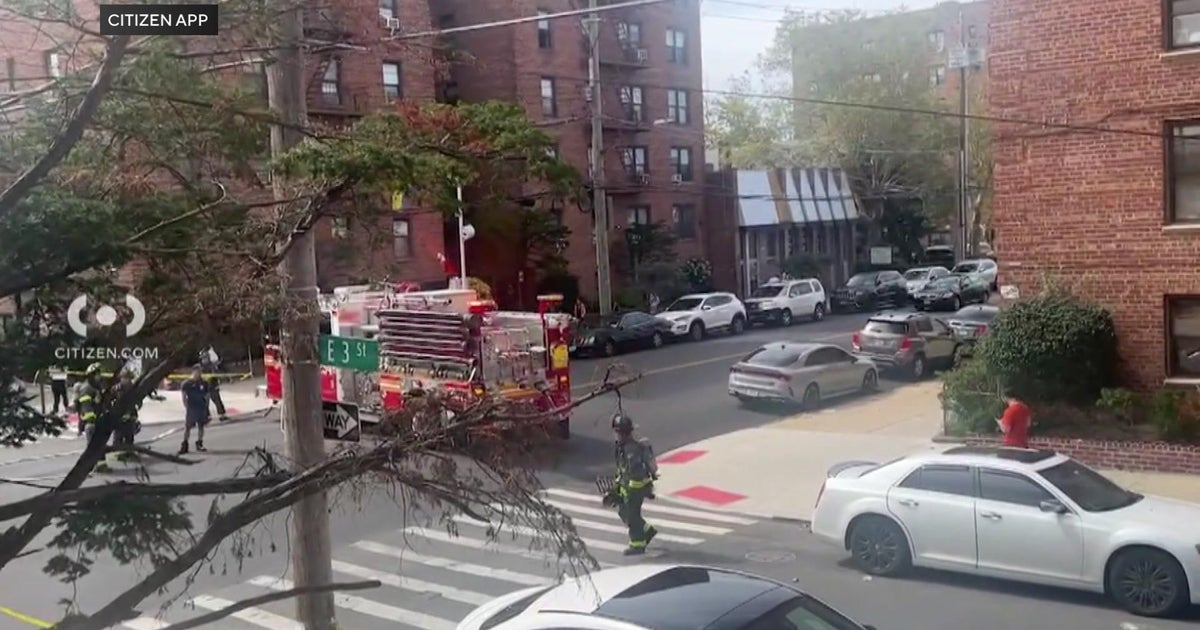 1 firefighter, 2 others injured in Brooklyn apartment building fire ...