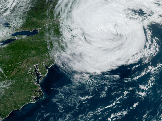 Hurricane Lee nears eastern New England, Canada with high winds