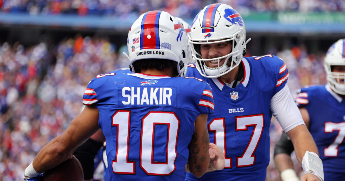 AFC East: Josh Allen, Bills bounce back with 38-10 rout of Raiders - CBS  Boston