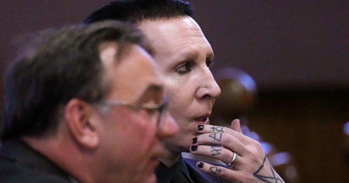 Marilyn Manson completes community service after blowing nose on videographer in New Hampshire