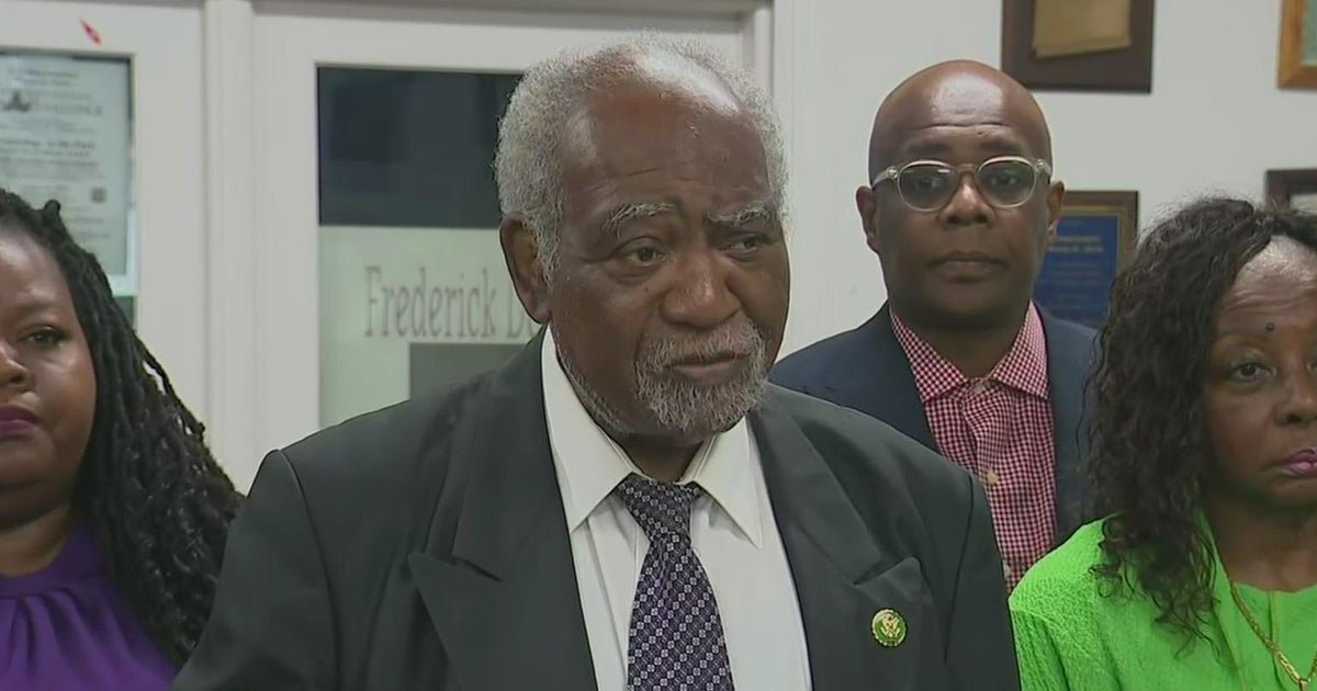 Congressman Danny Davis addresses possible government shutdown Congressman Danny Davis addresses possible government shutdown