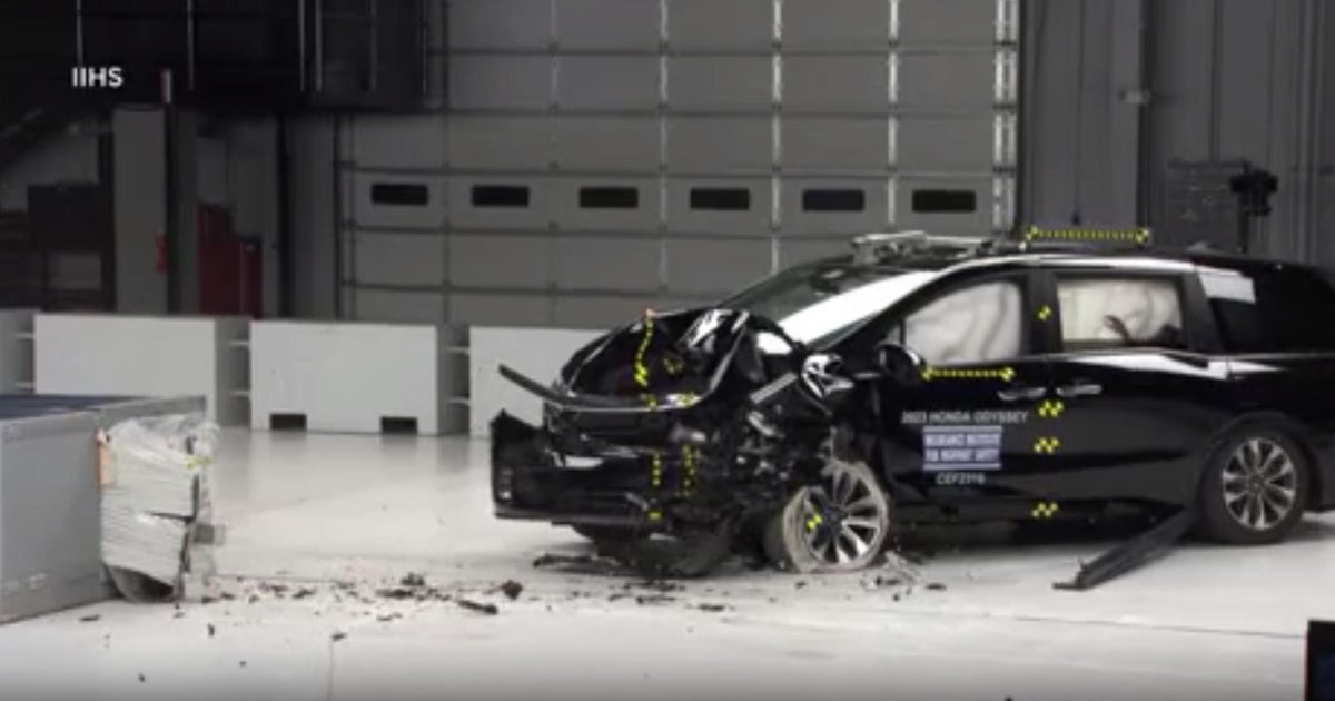 Minivans appear up short in safety for back seat travellers in crash assessments Minivans appear up short in safety for back seat travellers in crash assessments