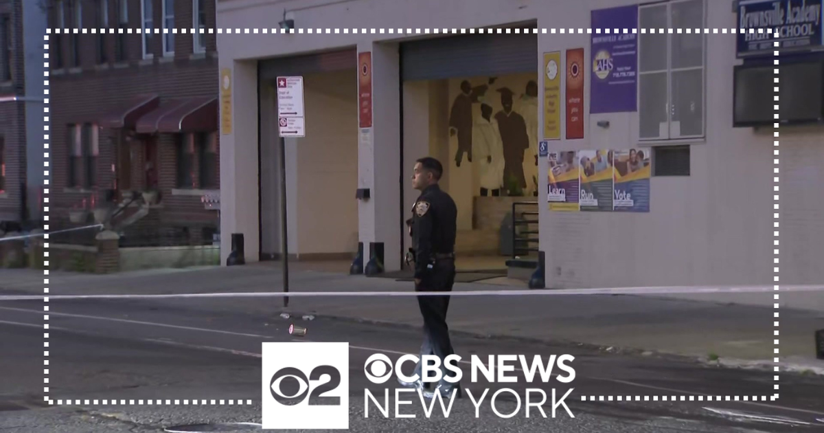 Teens recovering after being stabbed near Brooklyn school - CBS New York