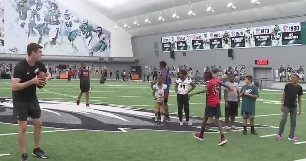 Eagles host free youth clinic for kids at the NovaCare Complex Eagles host free youth clinic for kids at the NovaCare Complex