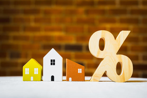 what-the-feds-rate-pause-means-for-home-equity-loan-heloc-rates.jpg 