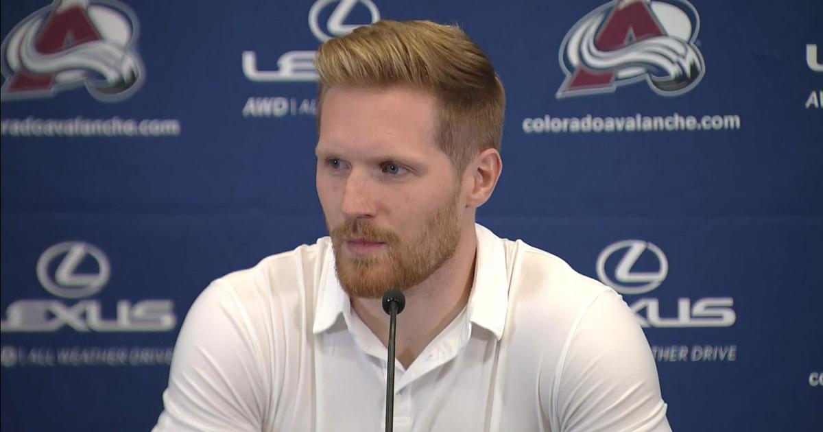 Gabriel Landeskog continues recovery from knee surgery will watch